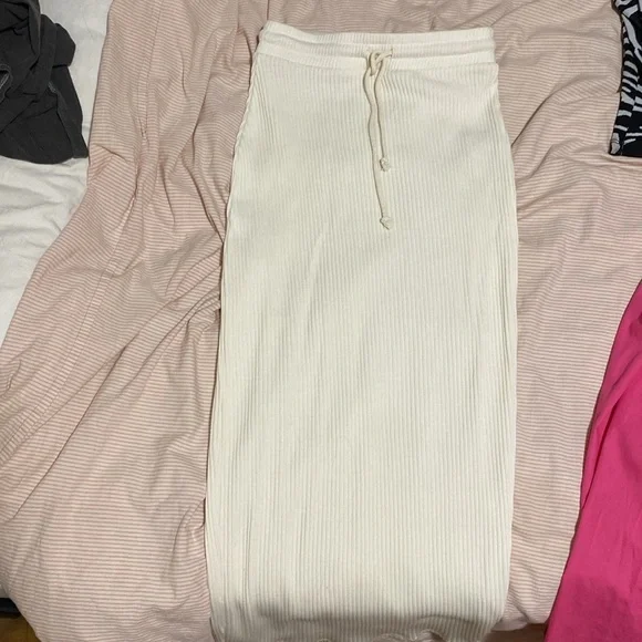 Zara Ribbed Skirt 🤍 - Picture 3 of 3